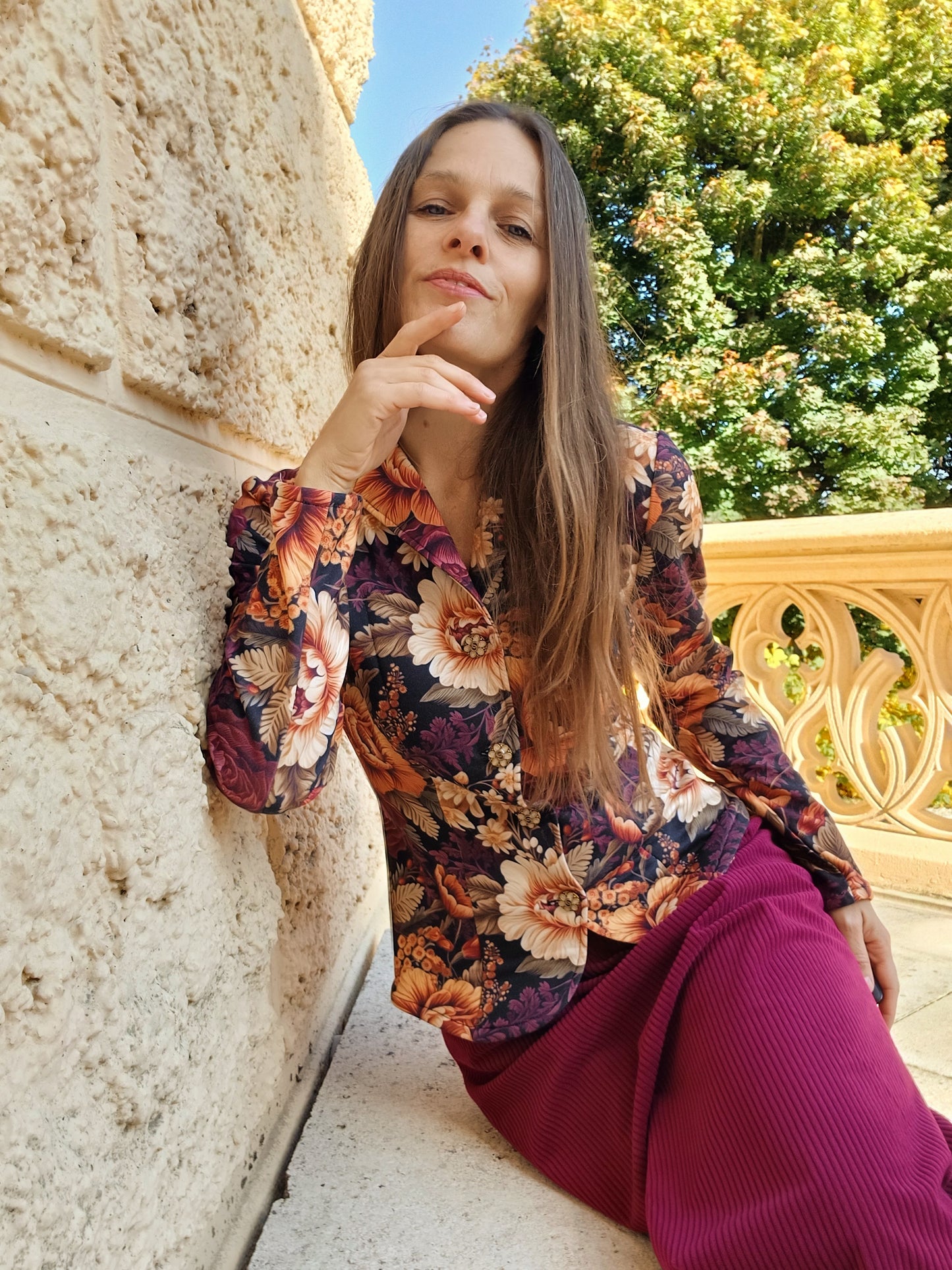 MANŠESTROVÁ SUKNĚ UŽŠÍHO STŘIHU BURGUNDSKÁ