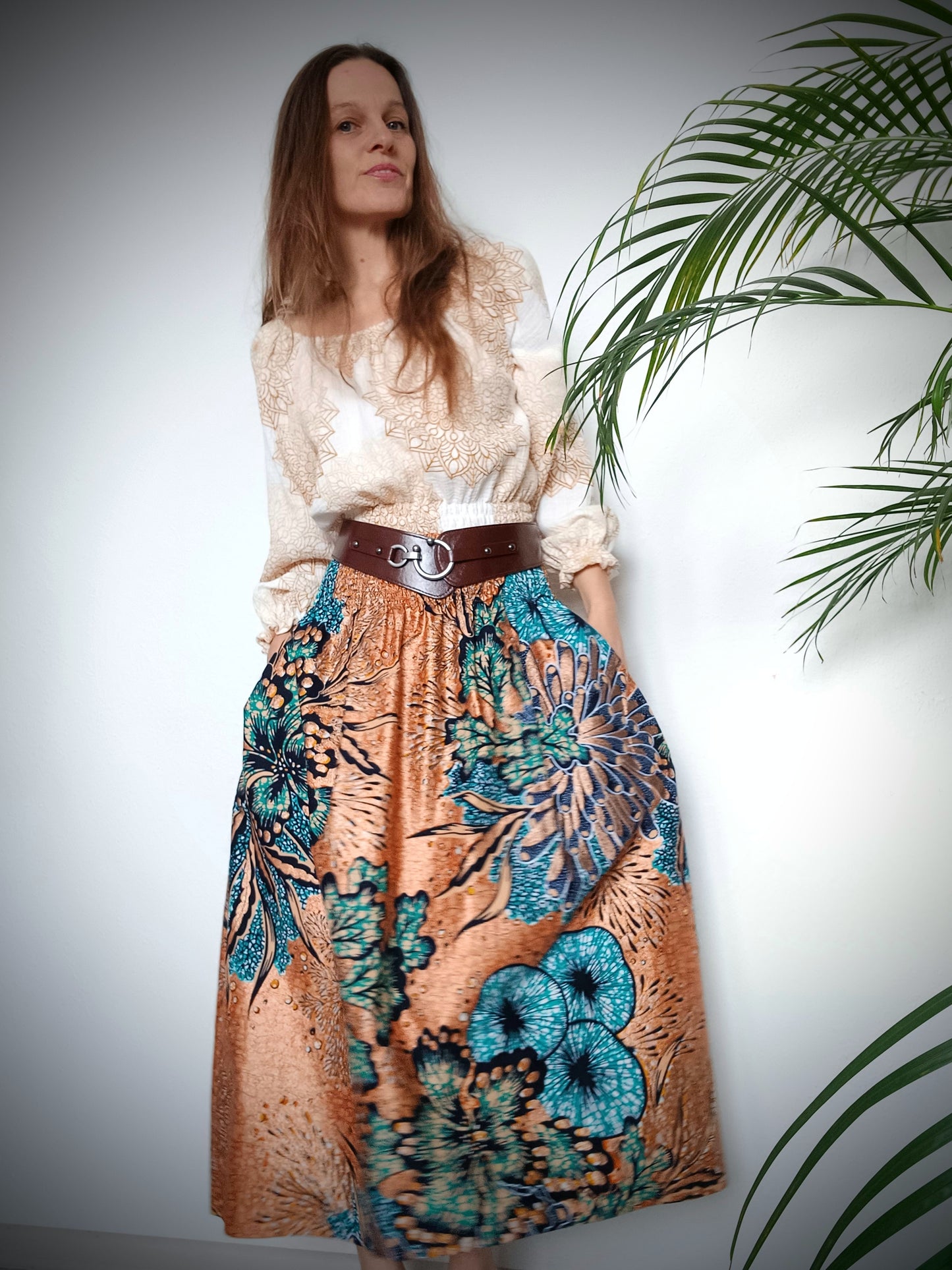 MĚDĚNÁ NÁDHERNÁ EXLUSÍVNÍ SUKNĚ S KAPSAMI