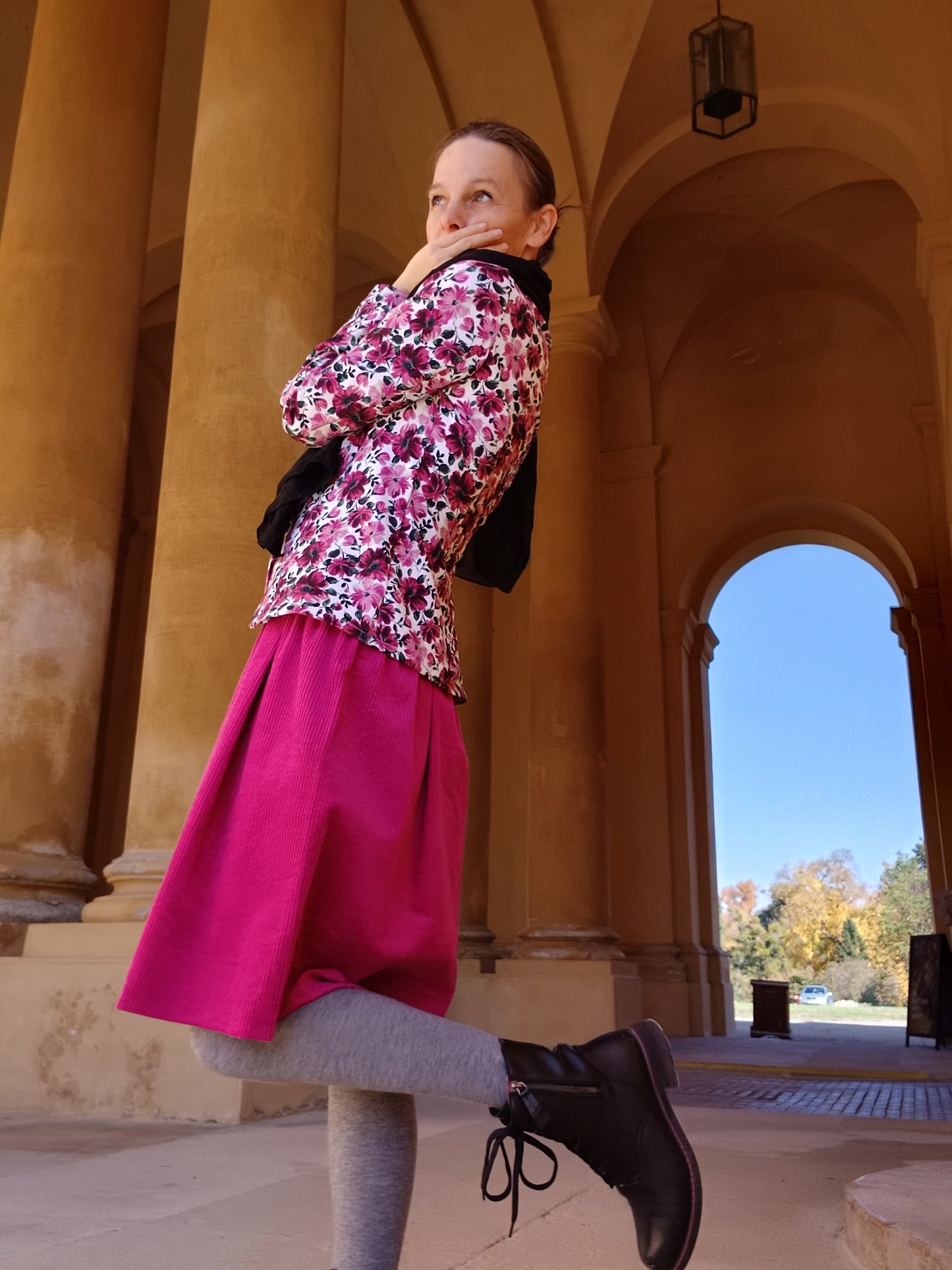 SUKÝNKA KRÁTKÁ Z PEVNĚJŠÍHO MANŠESTRU NÁDHERNÁ  SYTÁ FUCHSIOVÁ