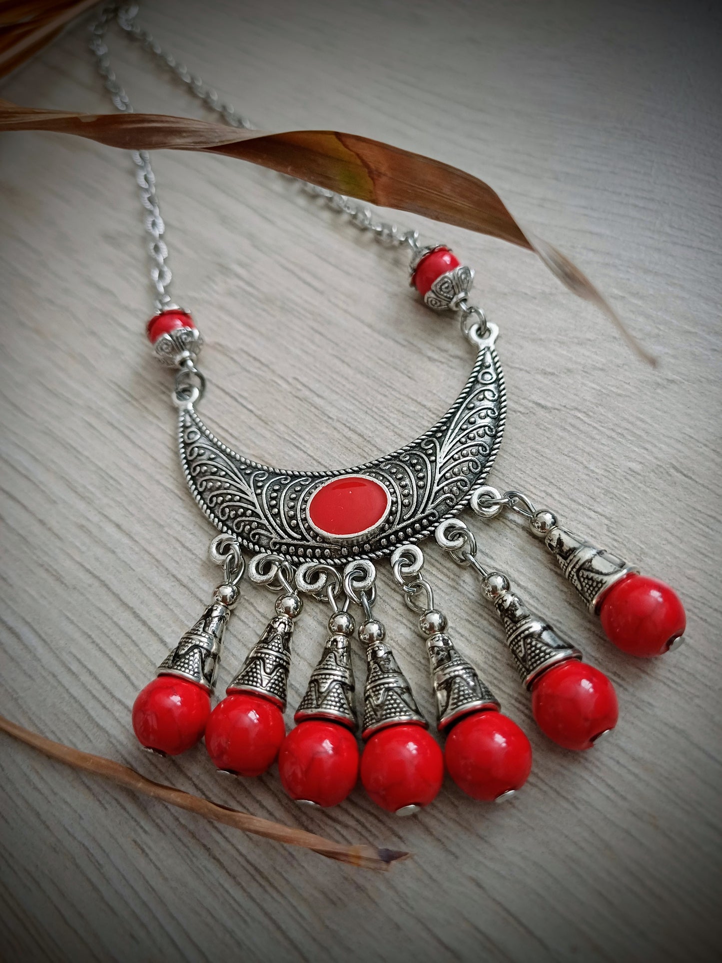 BOHO NÁHRDELNÍK ČERVENÝ