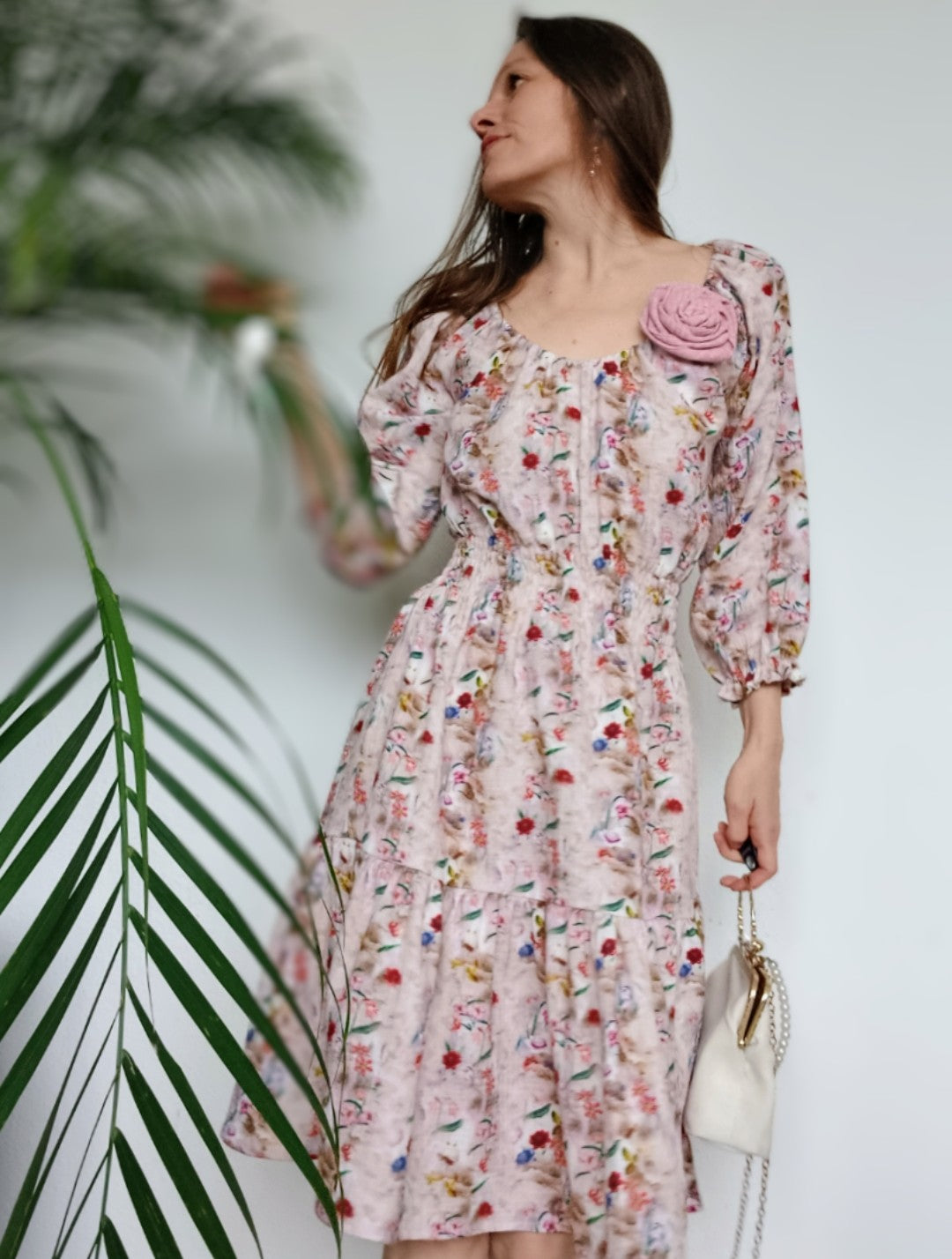 PŮVABNÉ NĚŽNÉ KRATŠÍ ŠATIČKY S VOLÁNKEM