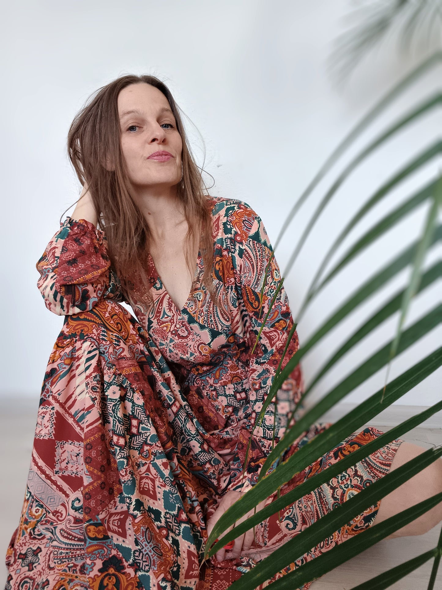 NÁDHERNÉ BOHO ŠATY MAXI S VOLÁNEM