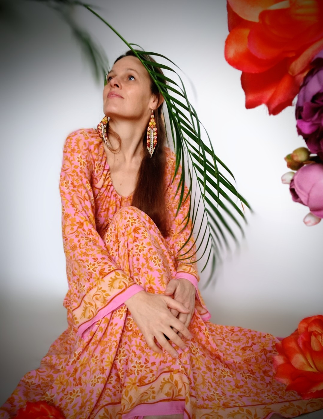 ÚCHVATNÉ BOHO ŠATIČKY SE ZLATAVÝM TISKEM