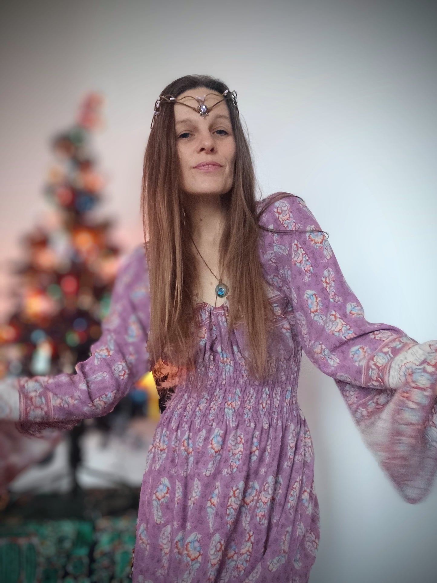 ÚCHVATNÉ BOHO ŠATIČKY S BORDUROU NA RUKÁVECH A V DÉLCE