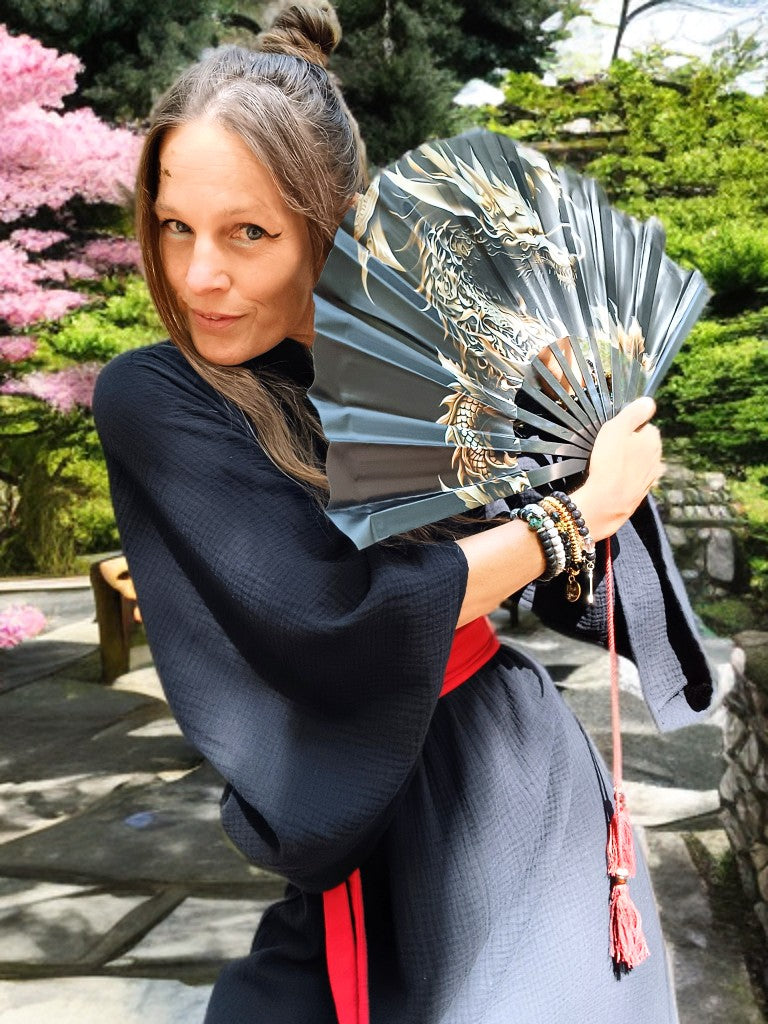 ŠATY S ČERVENÝM DRAKEM JAPONSKÉ
