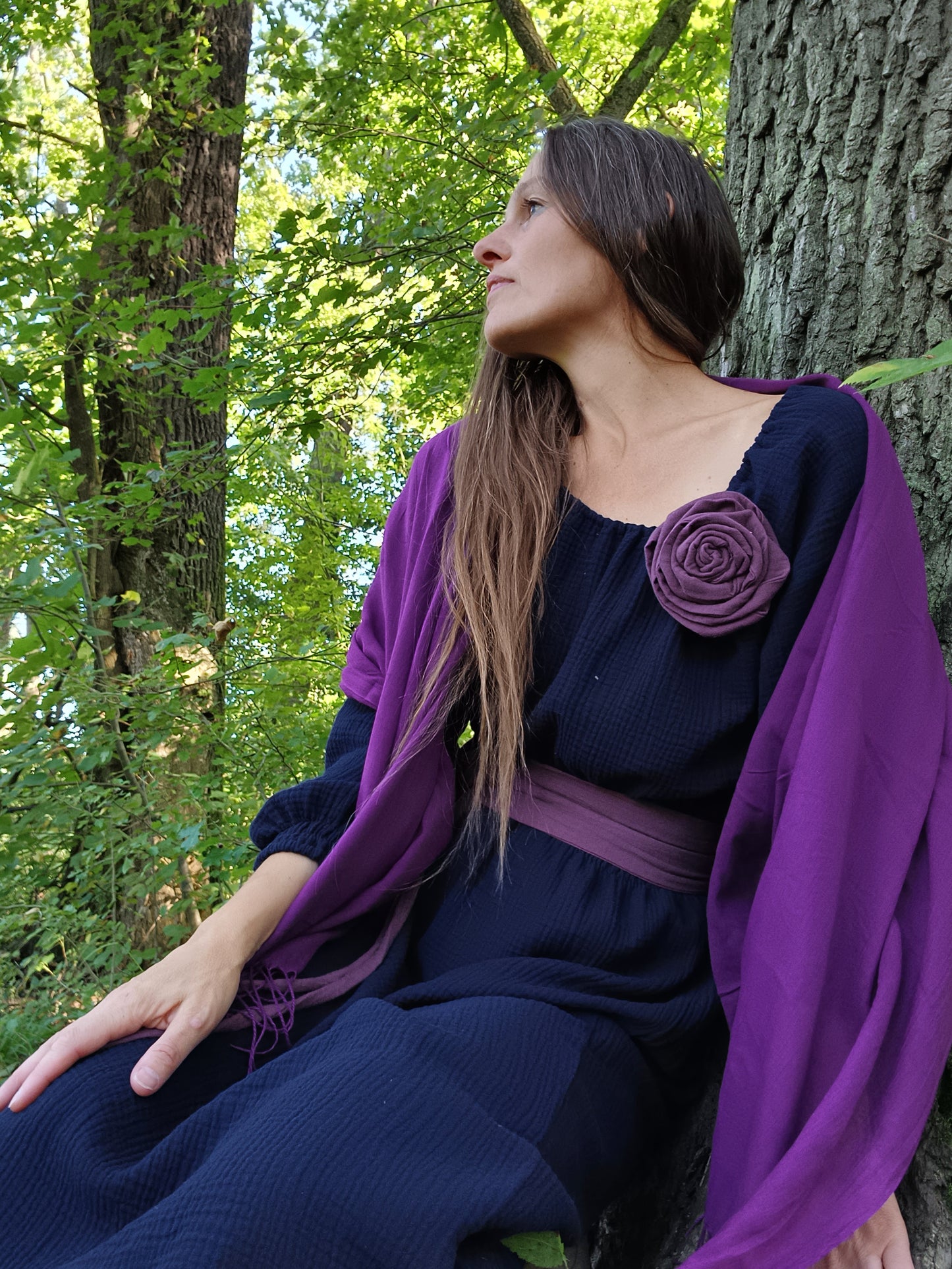 PŮLNOČNÍ MODRÉ ŠATY Z ORGANIC MUŠELÍNU