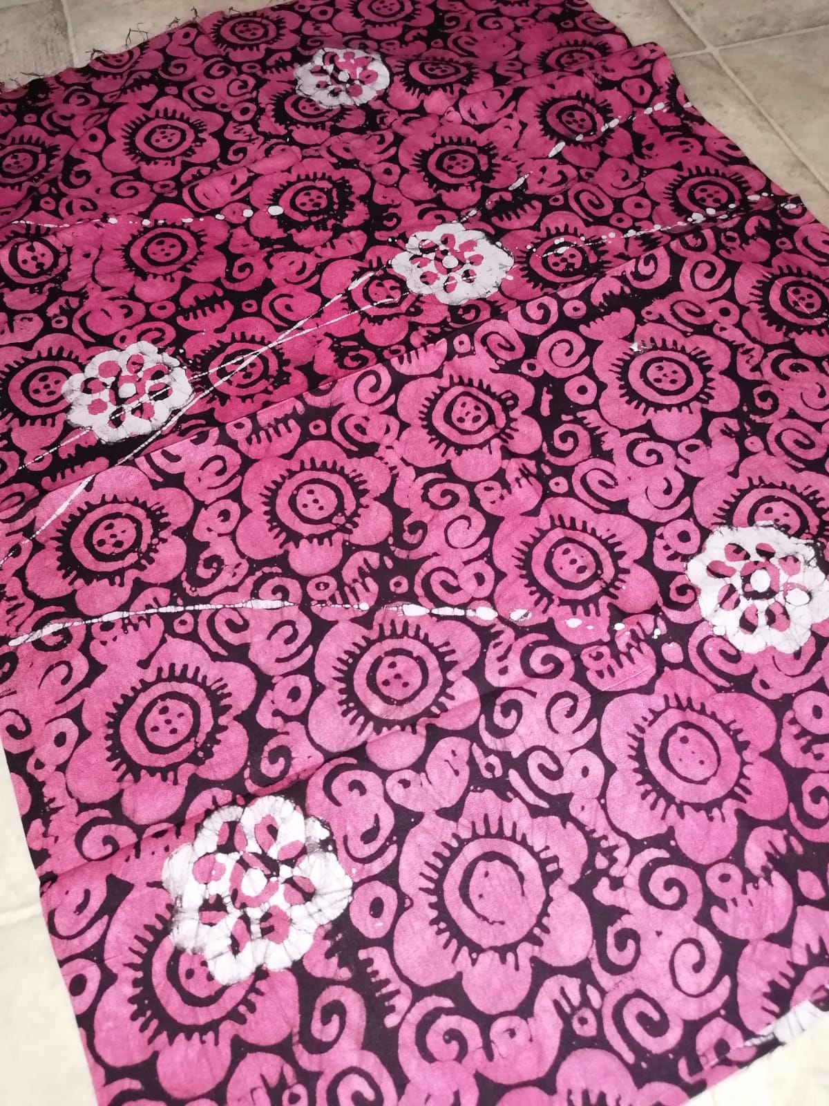 Batika růžová kvety 111 x 74 cm
