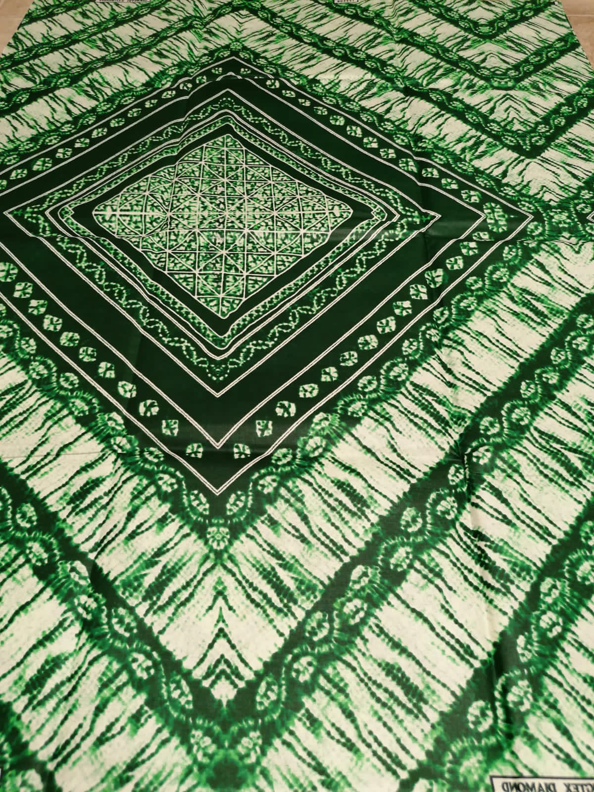 Africká látka tužší, batika zelená