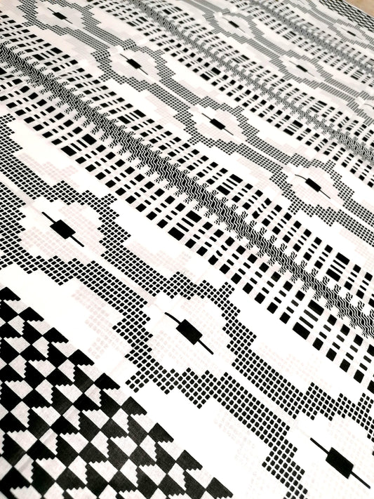 Africká látka měkčí černo-bílá tradiční tisk Kente