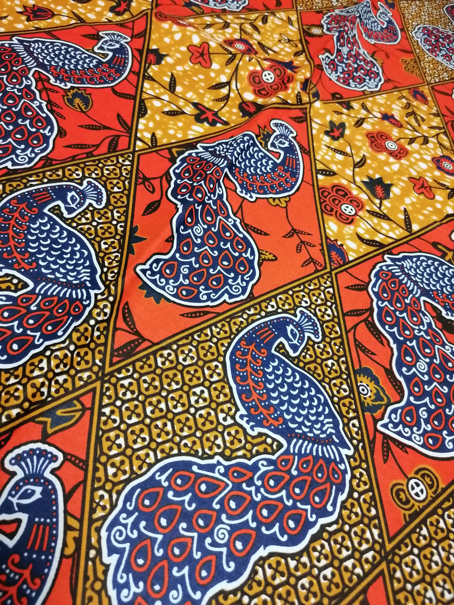 Africká látka měkčí,Supreme wax,pávi na červené
