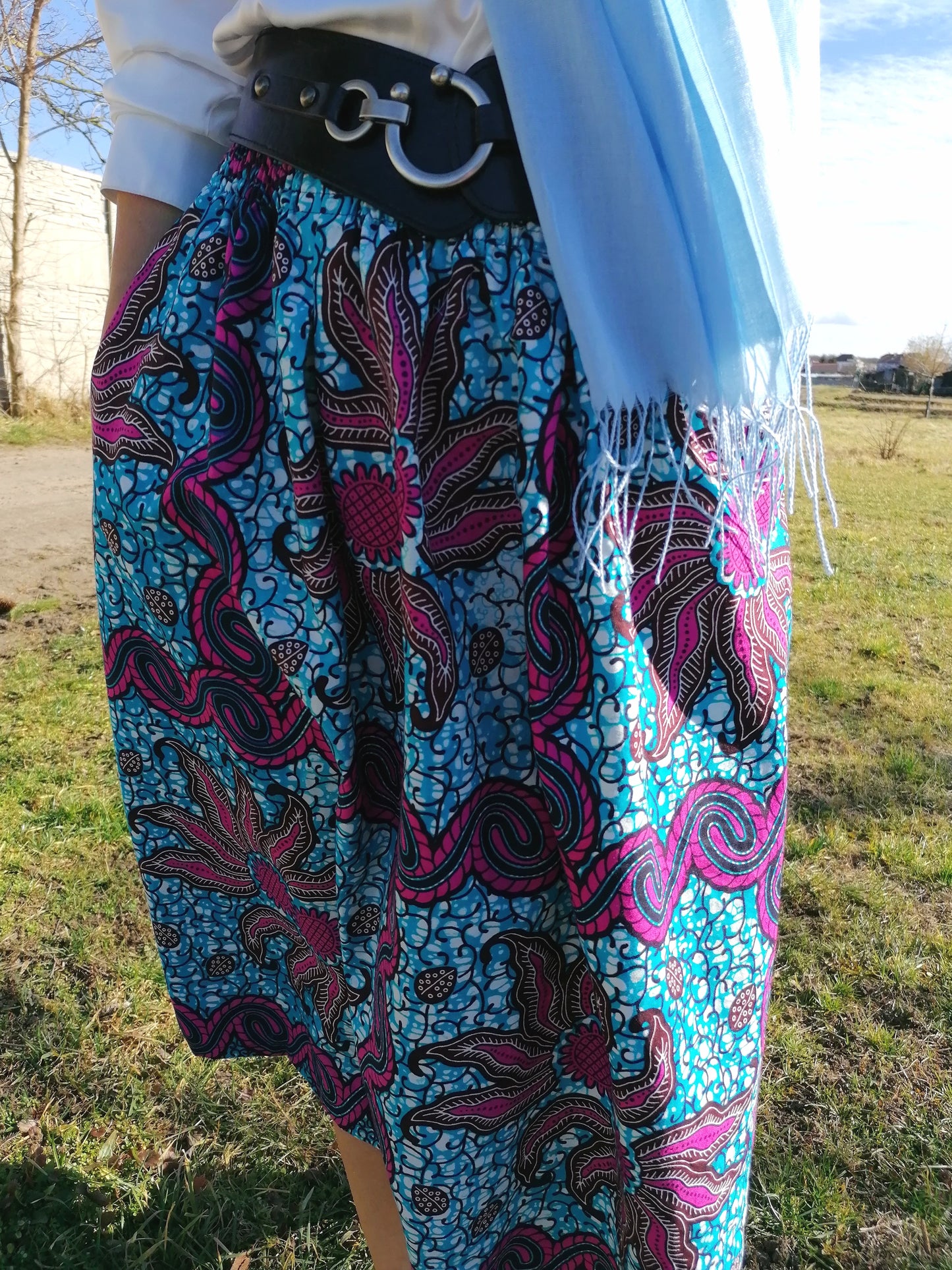 Půvabná sukně z africké látky