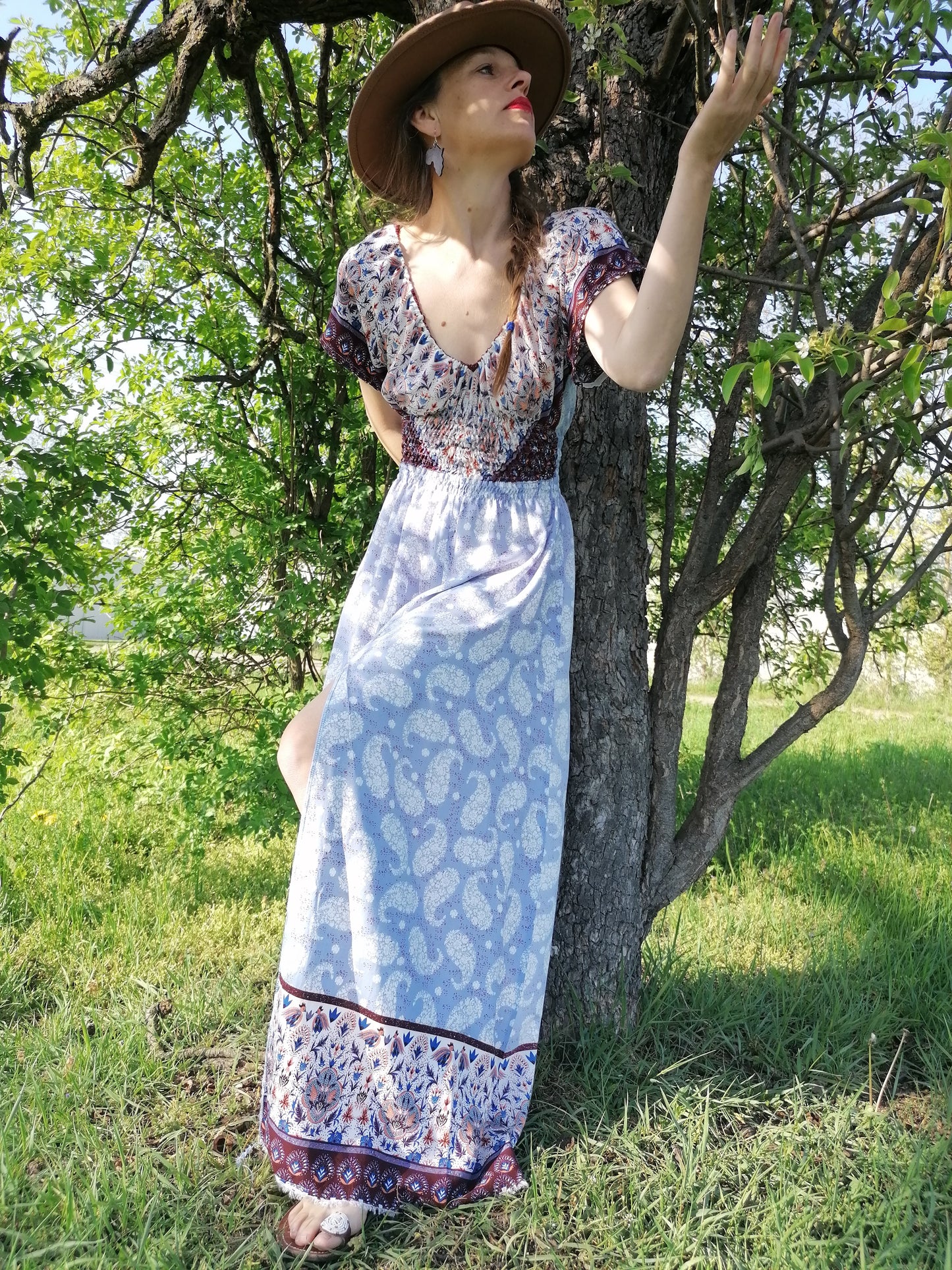 Půvabné šaty paisley s bordurou