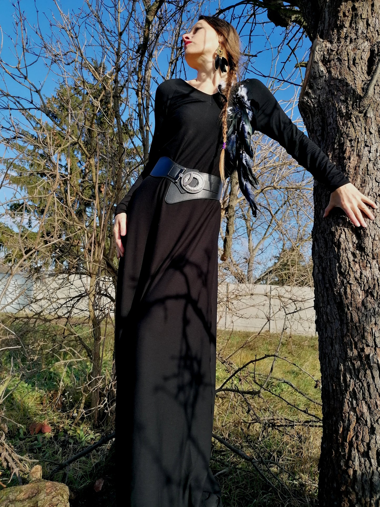 Černé úpletové šaty s opaskem