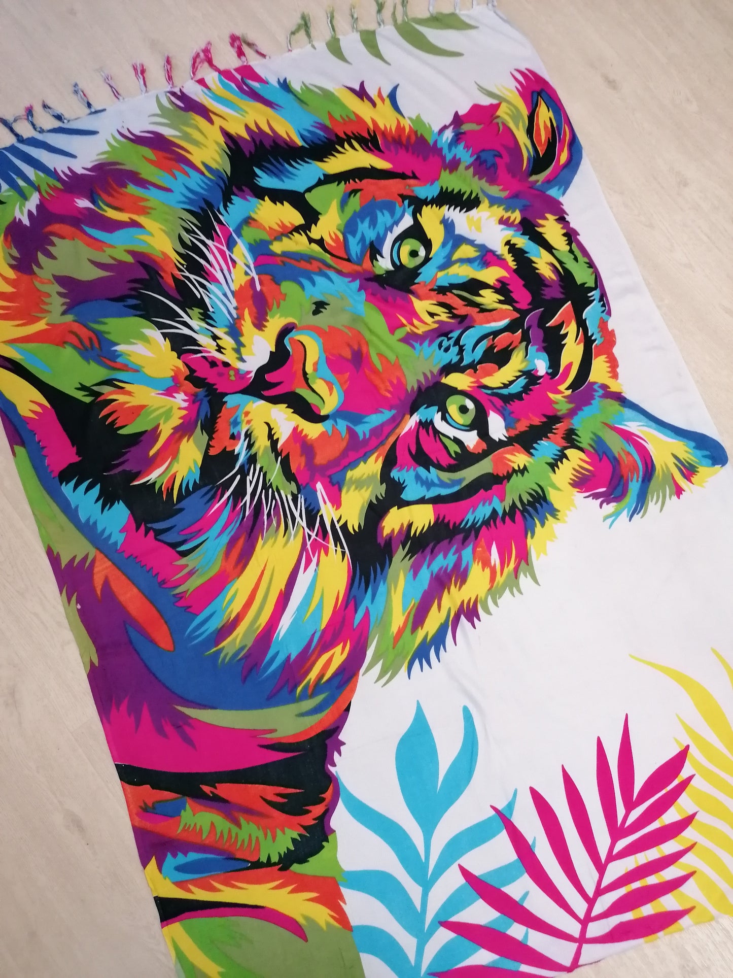 Pareo Tiger na bílé